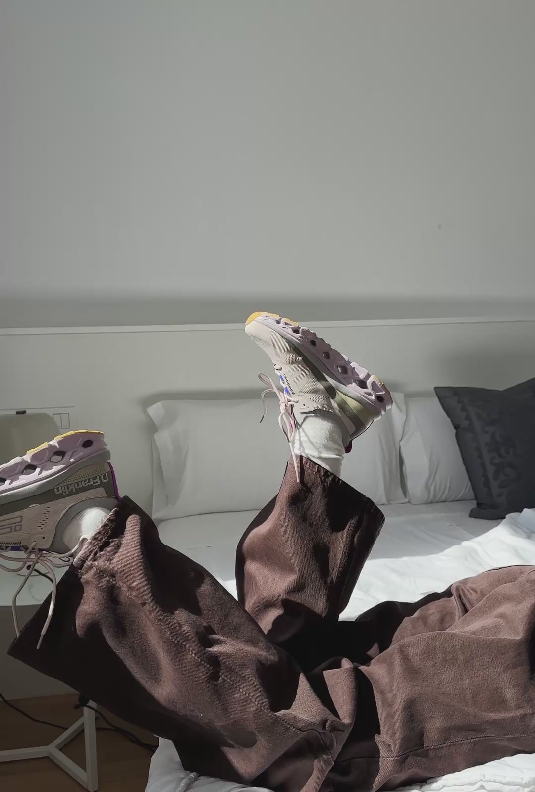 Carregar vídeo: Aero Sneakers Mesh Cream