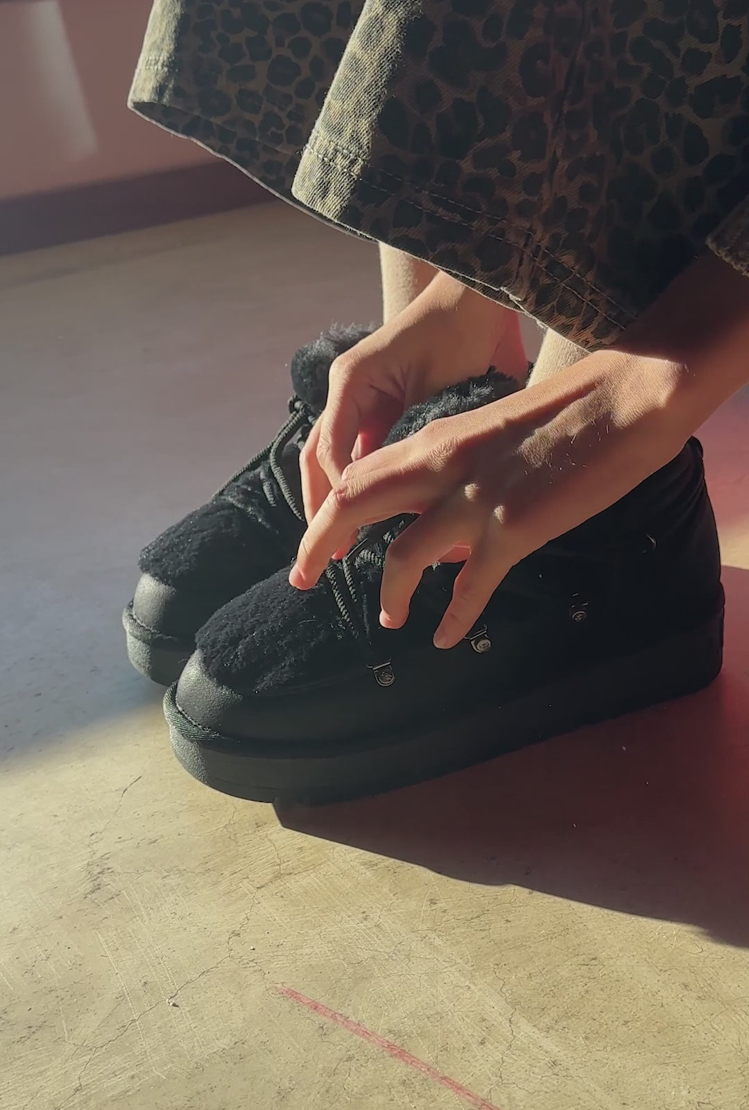 Carregar vídeo: Nordic  Trk Fur Low Black