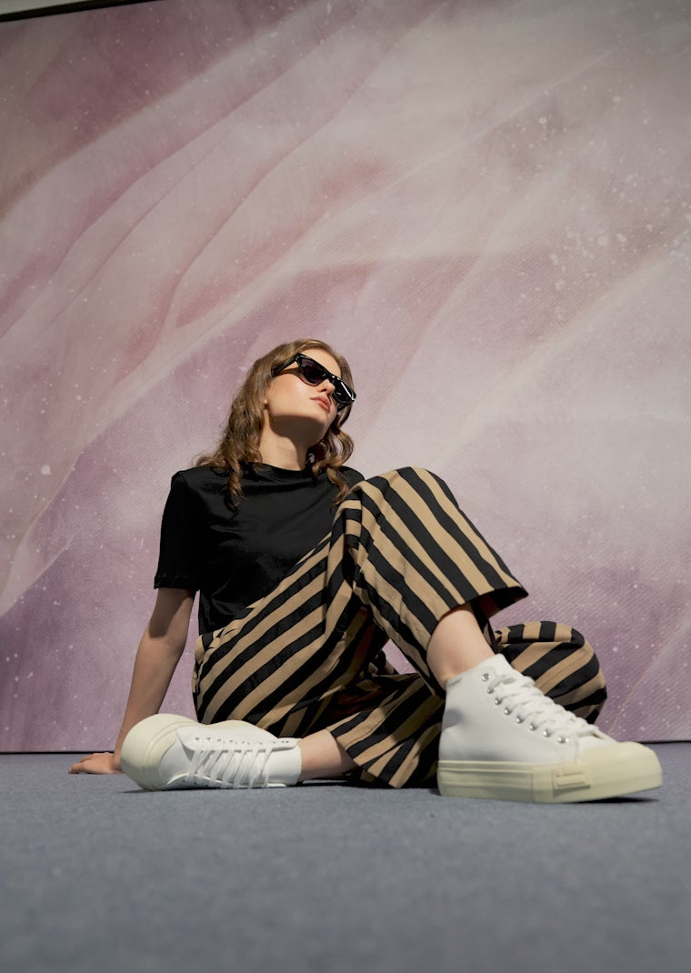 Carregar vídeo: One Way Nap White