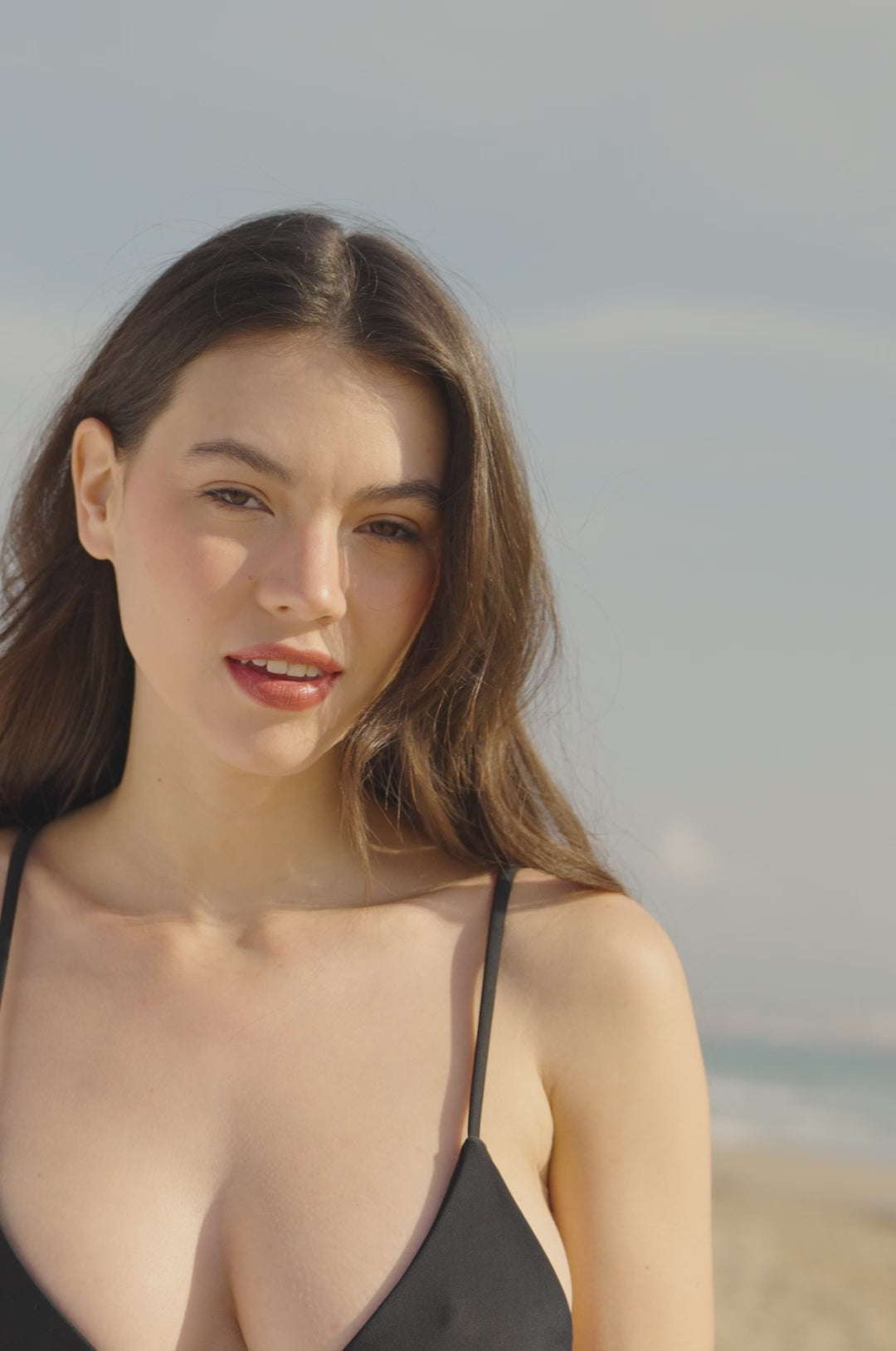 Carregar vídeo: Kai Top + Lilo Bottom Black Bikini
