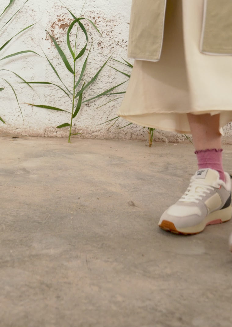 Carregar vídeo: Active Fur White