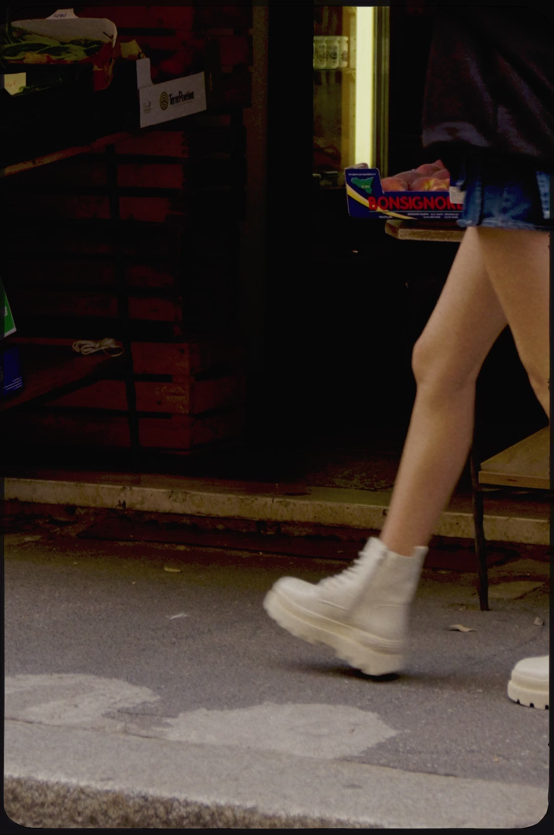 Load video: All Track Full Beige