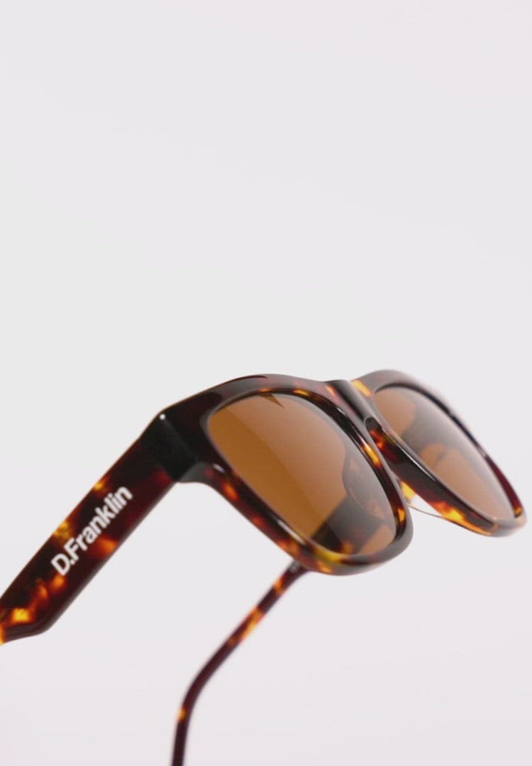 Carregar vídeo: Doha Square Dark Carey / Brown
